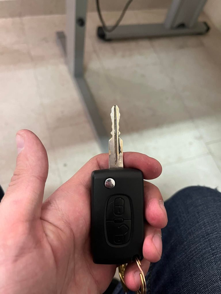 spare car key for a car owner in Aldergrove